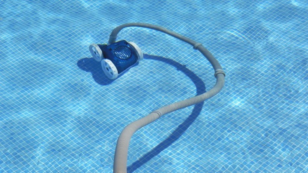 How to Choose the Best Pool Cleaner for Fiberglass Pools